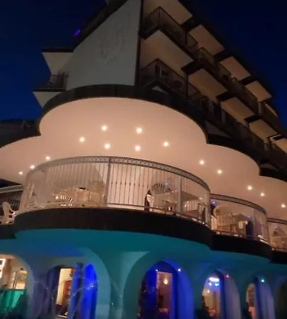 Alojamento de Acomodação e Pequeno-almoço Negresco Milano Marittima