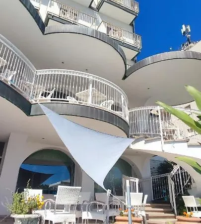 Negresco Alojamento de Acomodação e Pequeno-almoço Milano Marittima