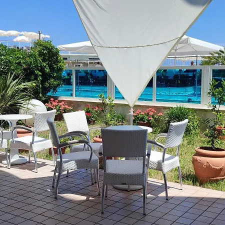 Alojamento de Acomodação e Pequeno-almoço Negresco 3*