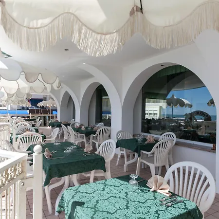 Negresco Alojamento de Acomodação e Pequeno-almoço Milano Marittima