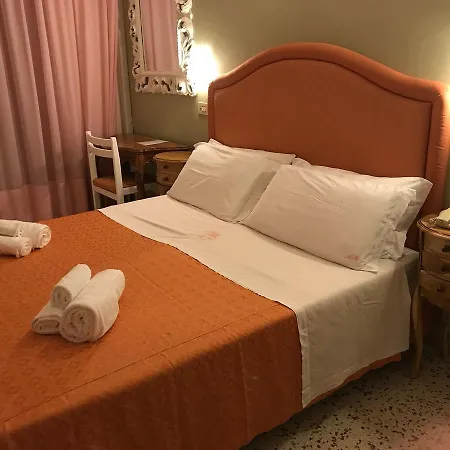 Alojamento de Acomodação e Pequeno-almoço Negresco 3*