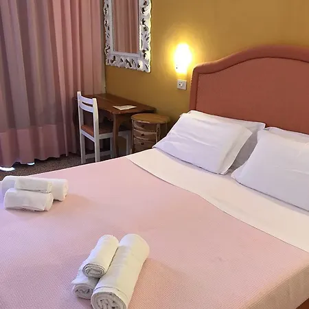 Alojamento de Acomodação e Pequeno-almoço Negresco 3*