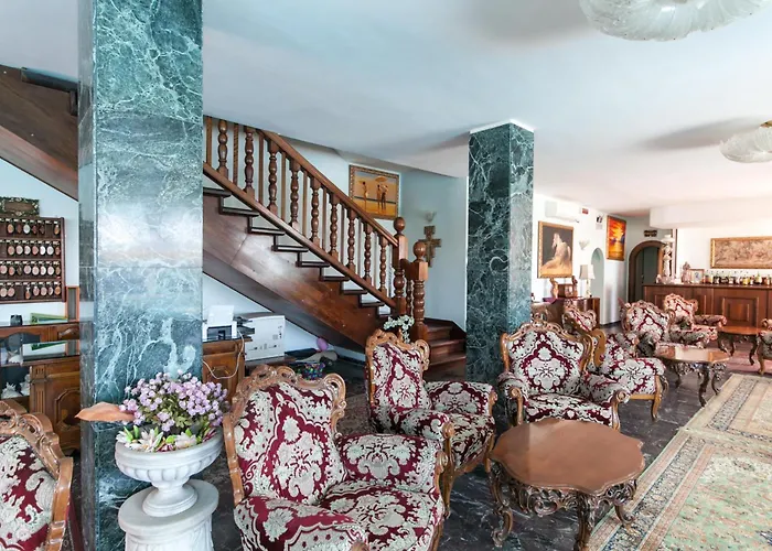 Negresco Oda ve Kahvaltı 3*