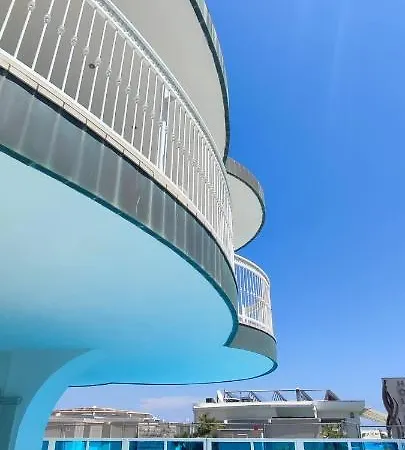 Negresco לינה וארוחת בוקר 3*