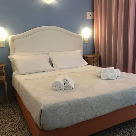 לינה וארוחת בוקר Negresco מילאנו מריטימה