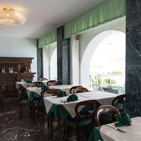 Negresco Nocleg ze śniadaniem 3*