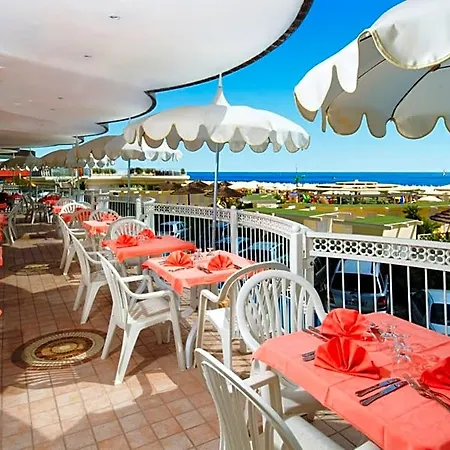 Negresco 3*