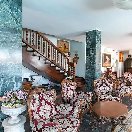 Negresco Nocleg ze śniadaniem 3*