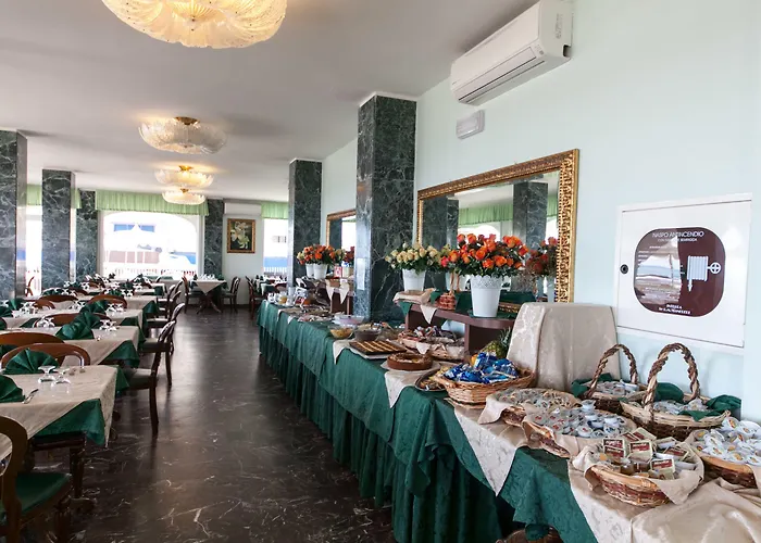 B&B Negresco 밀라노마리티마